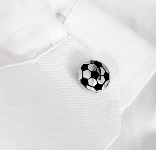 cubreboton metalico para el puño de la camisa, diseño futbol