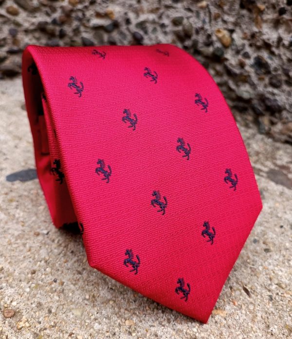 corbata seda roja caballos