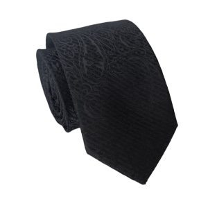corbata negra delgada