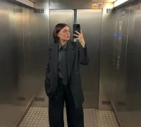 mujeres con corbata 2025