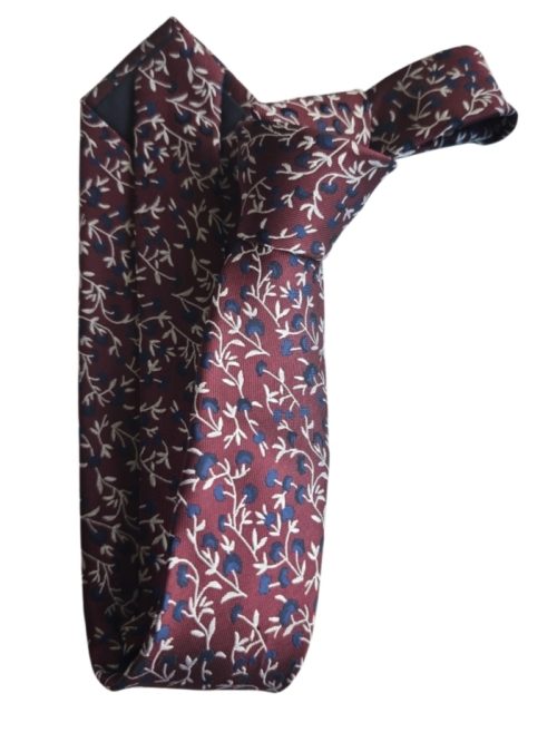 corbata burdeo tejida flores