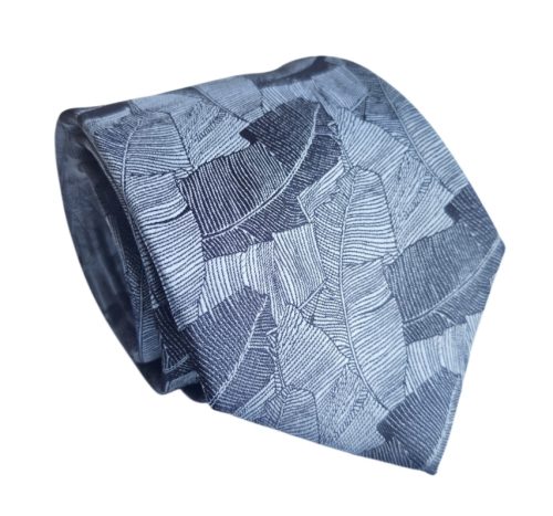 corbata celeste tejida hojas