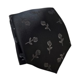 corbata negra delgada